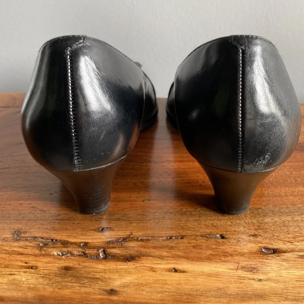 Aerosol Black Leather pumps
